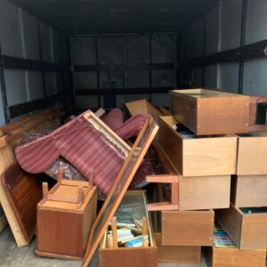 Вывоз старой мебели из квартиры